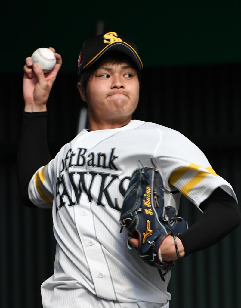 高めの球が威力十分。ソフトバンクのドラフト1位・甲斐野 (c)朝日新聞社