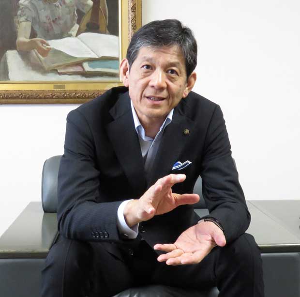 中田卓也（なかた・たくや）／小学生から始めたギターで高校時代はバンド活動に熱中。大学ではシンセサイザーに親しみ、ヤマハでは自動演奏装置の開発に取り組んだ（撮影／編集部・大平誠）