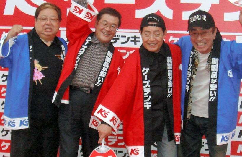CMの制作発表で一堂に会した、ザ・ドリフターズのメンバー。左から高木ブー、仲本工事、加藤茶、志村けん