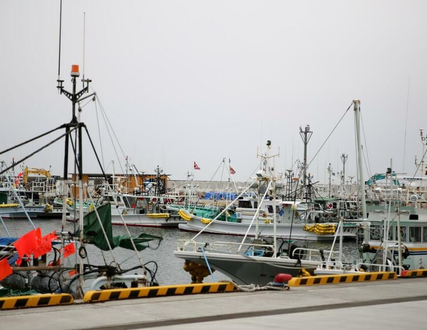 政府の一方的な処理水の海洋放出決定に、風評被害に苦しむ漁業者から憤りの声があがる。写真は福島県浪江町の請戸漁港　（ｃ）朝日新聞社