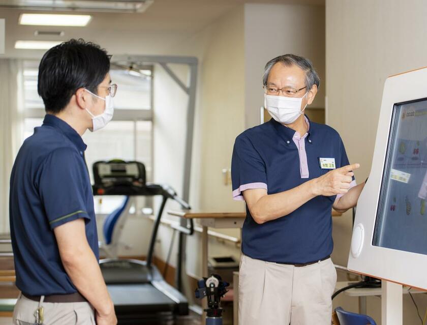 写真右が水間正澄医師（写真／写真映像部・高野楓菜）