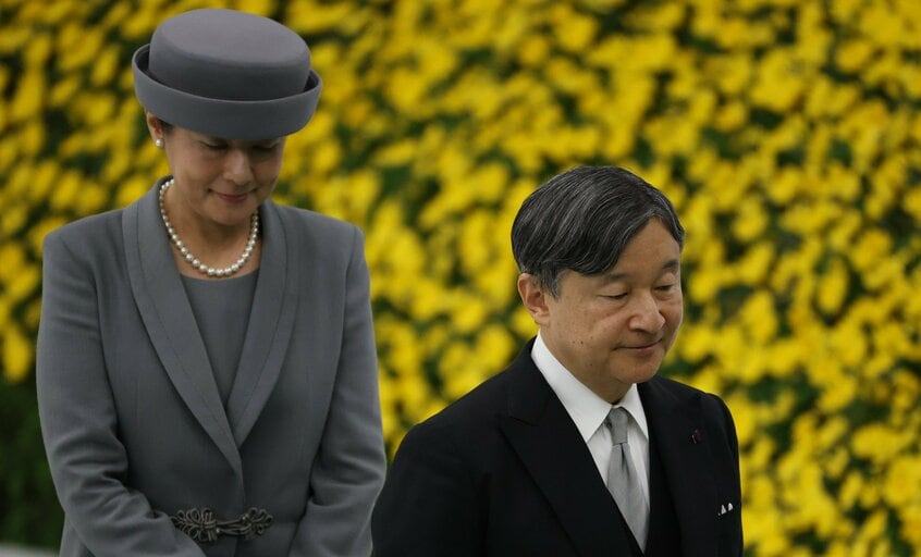 全国戦没者追悼式の会場を発つ天皇陛下と皇后雅子さま。戦後80年となる今年は、モンゴルの他に沖縄や広島、長崎、硫黄島など重要な訪問先が検討されている=2024年8月15日、東京都千代田区の日本武道館