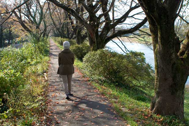 非正規として働くＡ子さん（４４）。翌月には雇い止めに遭うかもしれないという気持ちが常にあり、働いていたとしても、常に不安から逃れられない（撮影／鈴木芳果）