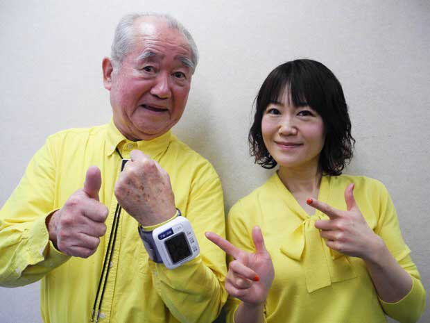 日頃から体調管理は徹底し、外出時は万歩計を持ち歩くと話すティーチャさん