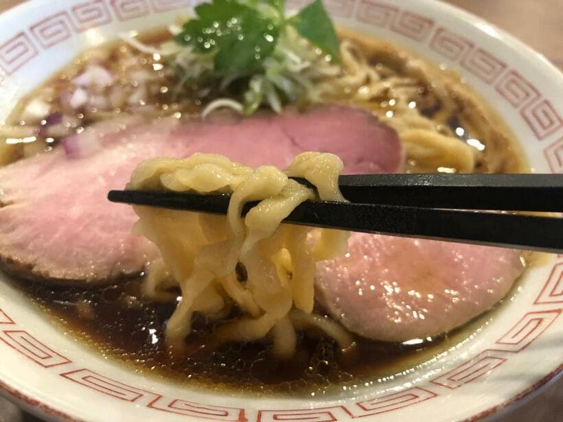 金町製麺の「雉の中華そば」は一杯800円。仕入れのたびにメニューを作るため、グランドメニューはほぼなし。ラーメンの種類もさまざまなのが魅力的だ（筆者撮影）