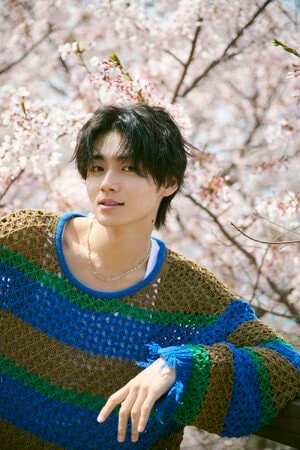写真・図版(1枚目)| 井内悠陽、待望の1st写真集発売決定!多彩な表情を切り取った一冊!