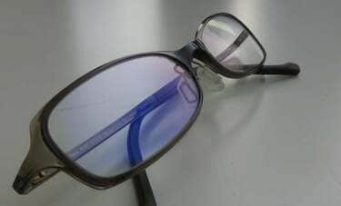 「目に優しい」はずのブルーライトカット眼鏡、なぜ子どもに悪影響？　専門家が推奨しない4つの理由