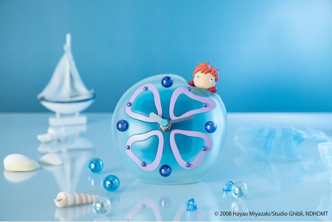 写真・図版（1枚目）| 2025年7月5日(土)より「ジブリがいっぱい どんぐり共和国」にて映画『崖の上のポニョ』にフィーチャーした新商品5種が登場！