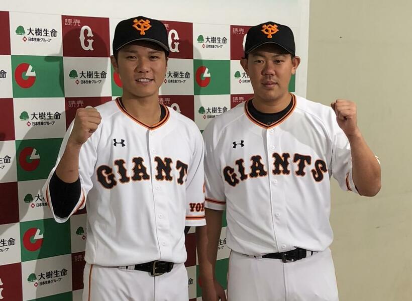 ３、４月度月間ＭＶＰを獲得した巨人の坂本勇人（左）と山口俊　（ｃ）朝日新聞社