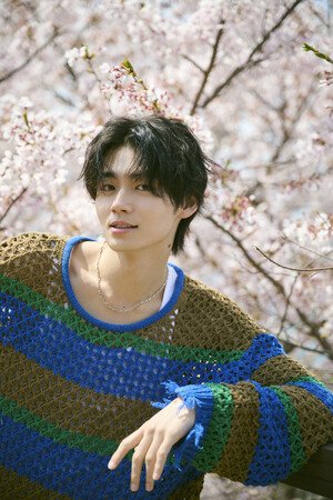 写真・図版（1枚目）| 井内悠陽、待望の1st写真集発売決定！多彩な表情を切り取った一冊！