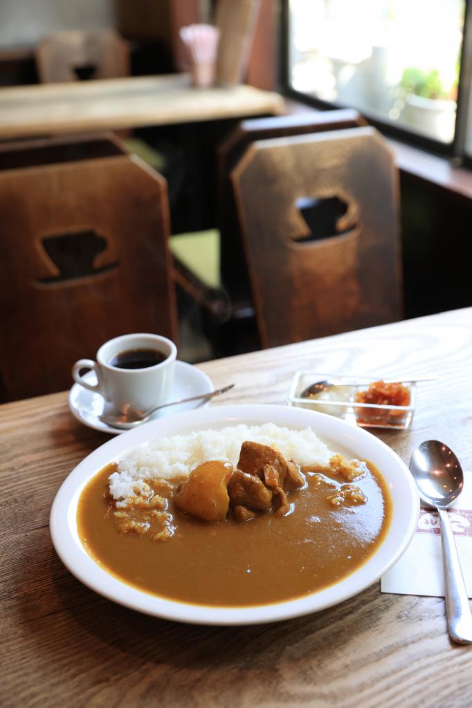 創業以来変わらぬセイロン風カレーライス（セミコーヒー付き）１０００円　（撮影／写真部・松永卓也）