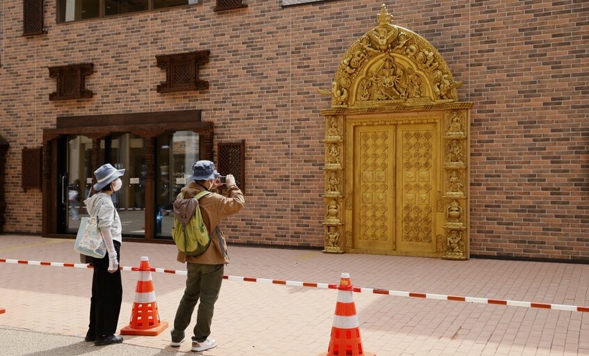 工事がストップして開館のめどが立たないネパールのパビリオン