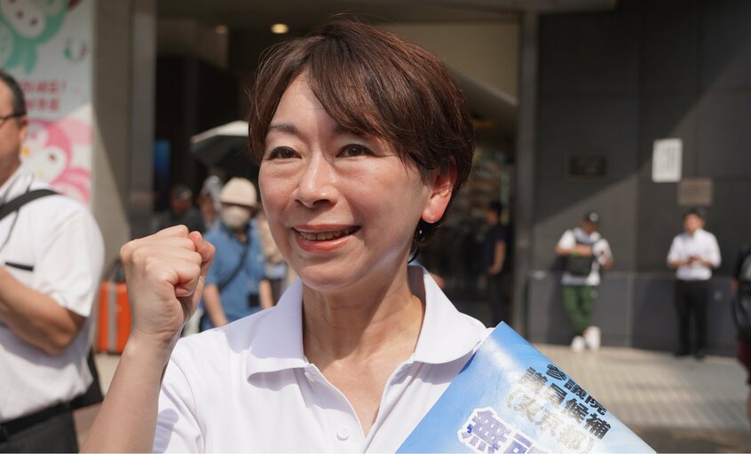 あかるい表情の山尾志桜里氏