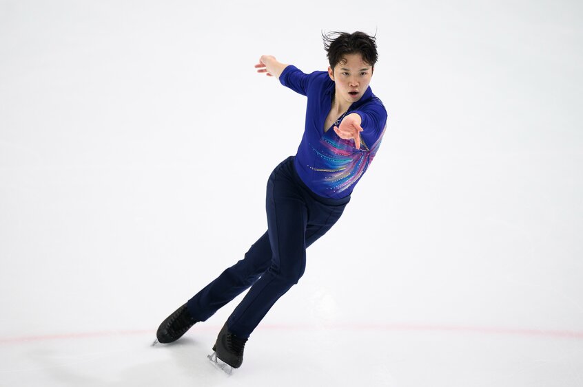 友野一希(27):多才な友野一希だが、ミラノ五輪シーズンを迎えるにあたりメディア関連の活動にはいったん区切りをつけ、スケートに集中して臨む(撮影:今 祥雄)