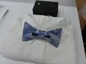 電子ペーパーを使い柄を変えられるネクタイなど、様々な服飾品への展開を検討している Photo by M.N.