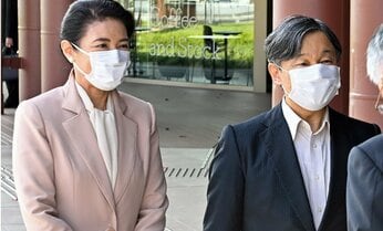 雅子さまの 「パンツスーツ」に漂う気品 愛用する“パンプス”のデザインとは