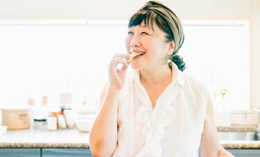 枝元なほみさんが台所から見つめた「未来」　フードロスや貧困課題…料理研究家の枠に留まらなかった人生