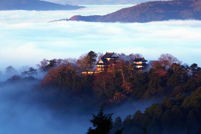 標高４３０メートルにそびえる「天空の城」備中松山城