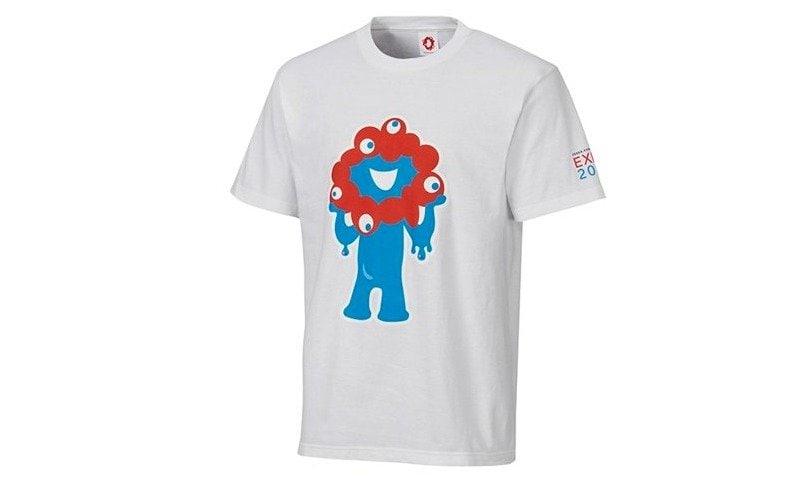 次々に新作が出るミャクミャクグッズの中でも、白Tシャツは安定の人気アイテム。（提供：2025年日本国際博覧会協会）