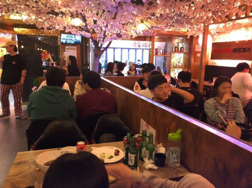 4月30日夜のソウル市内の飲食店の様子（林羊子撮影）