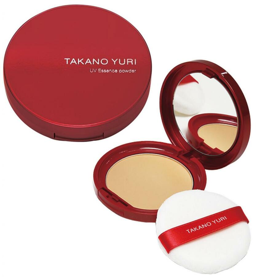 スキンケア×UVカット×メイク効果が一体化した「エステファクト UVエッセンスパウダー」8580円(税込み)。SPF50+/PA++++と高いUVカット力ながら、ノンケミカル処方で肌に優しい使い心地。乾燥などから肌を守りたい人にもおすすめ。「ミラーボールパウダー」配合により、毛穴や小ジワを目立ちにくく自然にカバーし、肌をふんわりと美しく仕上げてくれる。汗水などによって崩れにくいウォータープルーフ仕様も、暑くなる季節の頼もしい味方だ。電話での注文のほか、公式サイトなどでも購入できる。