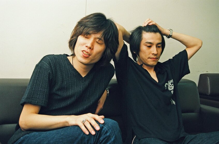 「ザミッシェル・ガン・エレファント」のウエノコウジ(左)とチバユウスケさん=1998年8月