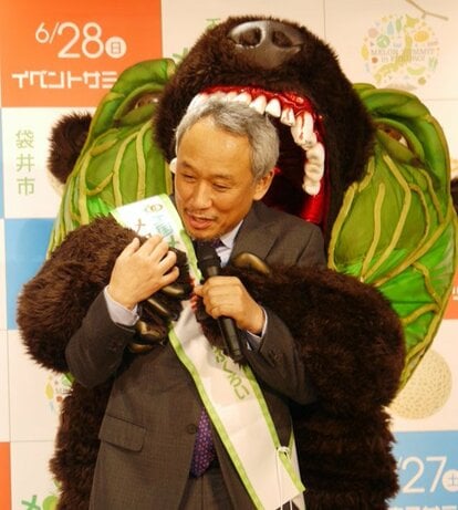 メロン熊に襲われる西村雅彦
