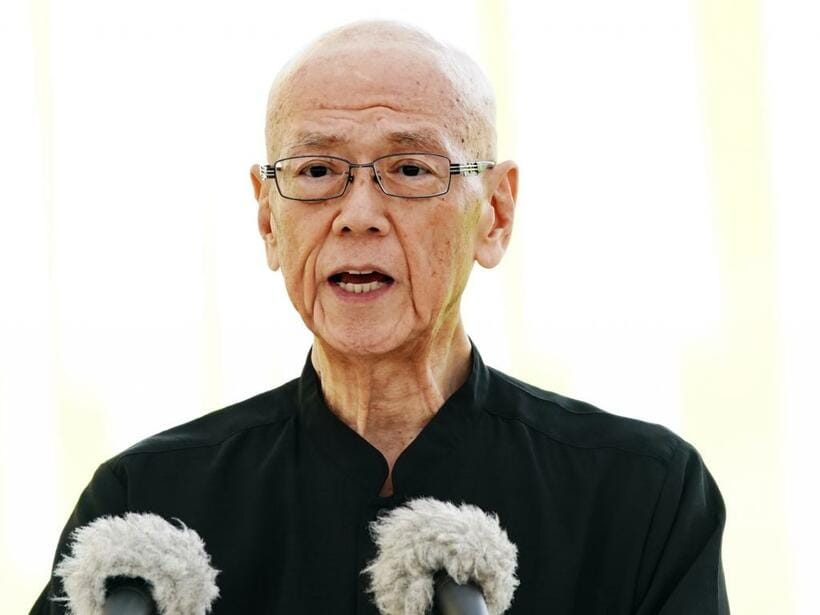 今年の沖縄全戦没者追悼式で、平和宣言を述べた翁長氏　（ｃ）朝日新聞社