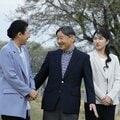 〈特に読まれた「皇室」記事紹介〉天皇陛下65歳 最高の笑顔は雅子さまと愛子さまとご一緒だから! 少年時代には「感情表現が乏しい」と担任が漏らしたことも
