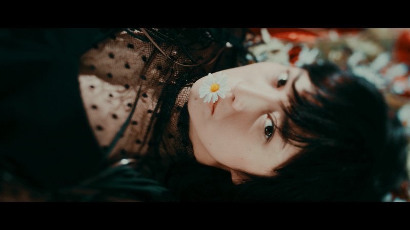 鬼束ちひろ、ヒット曲「月光」を超える緊張感の中で撮影された「ヒナギク」MV公開