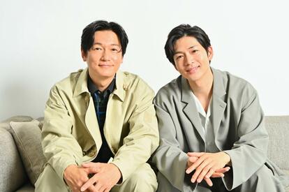 写真・図版（1枚目）| 松下洸平＆井浦新の“最愛コンビ”が対談 ドラマ撮影を振り返り「内心びびってました」 | AERA dot. (アエラドット)