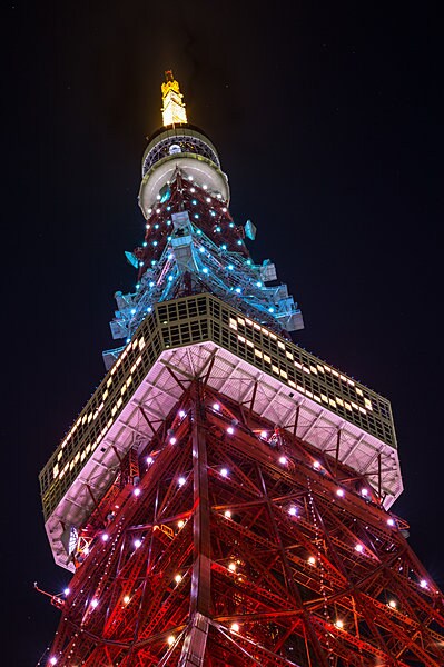 ハートのイルミネーションの東京タワー