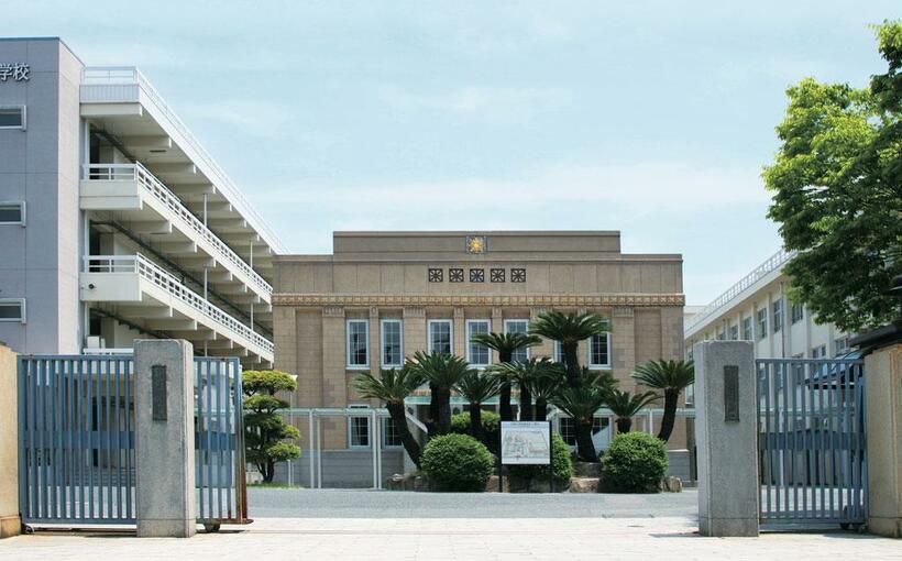 広島大附の外観　（学校提供）