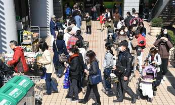 小池知事の外出自粛要請の会見直後からスーパーが混乱 店員「休憩できません」