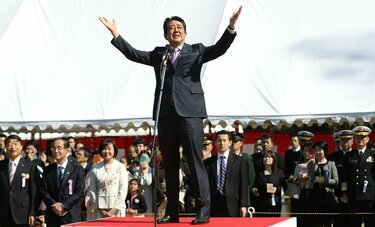 なぜ東京地検特捜部は「政治家」にメスを入れ始めたのか　元検事は「安倍氏の辞任と無関係とは言えない」