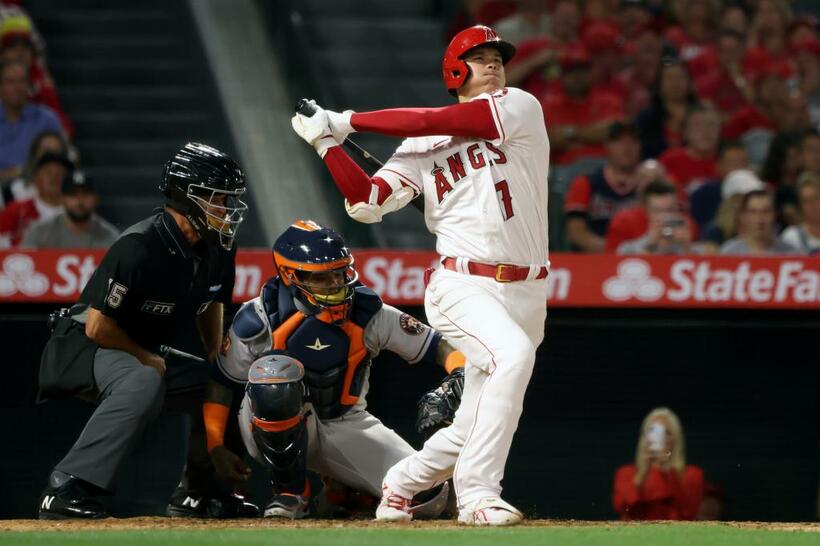 エンゼルスの大谷翔平は、今年も投打の「二刀流」での活躍が期待されている（写真：ＭＬＢ Ｐｈｏｔｏｓ ｖｉａ Ｇｅｔｔｙ Ｉｍａｇｅｓ）