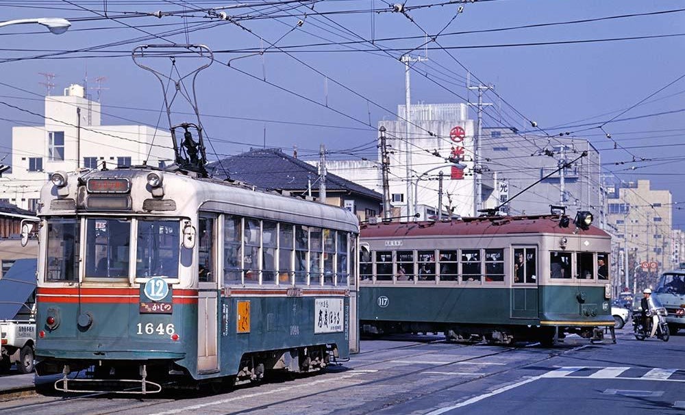 いまの「京都」は観光客が増えすぎ？ 古都の足として市民に愛された44年前の路面電車 | AERA dot. (アエラドット)