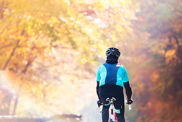 秋の美しいロケーションを楽しみながら、サイクリングを満喫しよう！