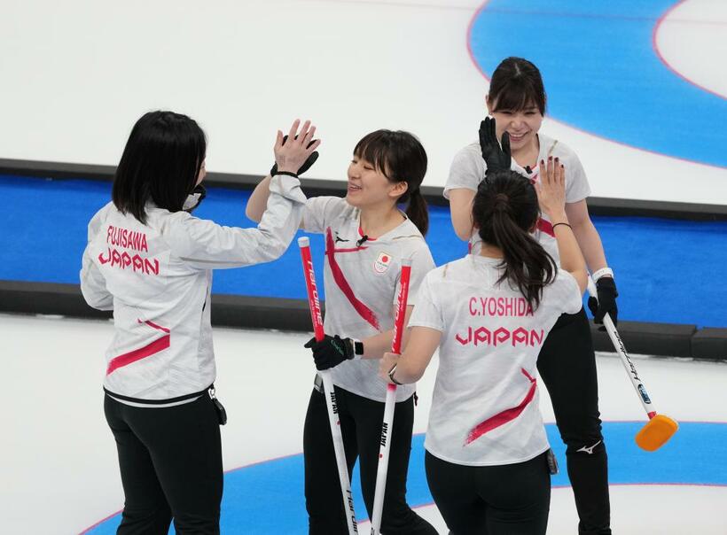 北京五輪でたくさんの話題を提供してくれたカーリング女子日本代表の選手たち