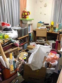 息子の部屋にしたいと思っていたのに物置化して10年……／Before