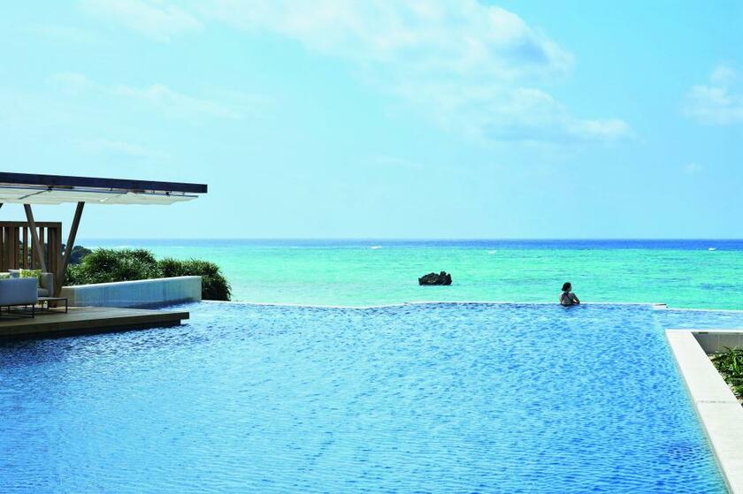 星のや沖縄／コンセプトは「グスクの居館」。読谷の自然と琉球のしつらえに癒やされる。ホテル内のどこにいても海を感じることができる
