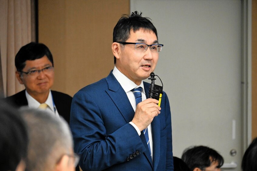 日本犯罪社会学会の大会で、参加者からの質問に答える河井克行氏=2024年10月19日、京都市左京区