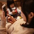 子どもの「顔出し」写真をSNSに投稿、線引きは? 「子どもが将来的に恥ずかしいと思うものはやめて」と専門家