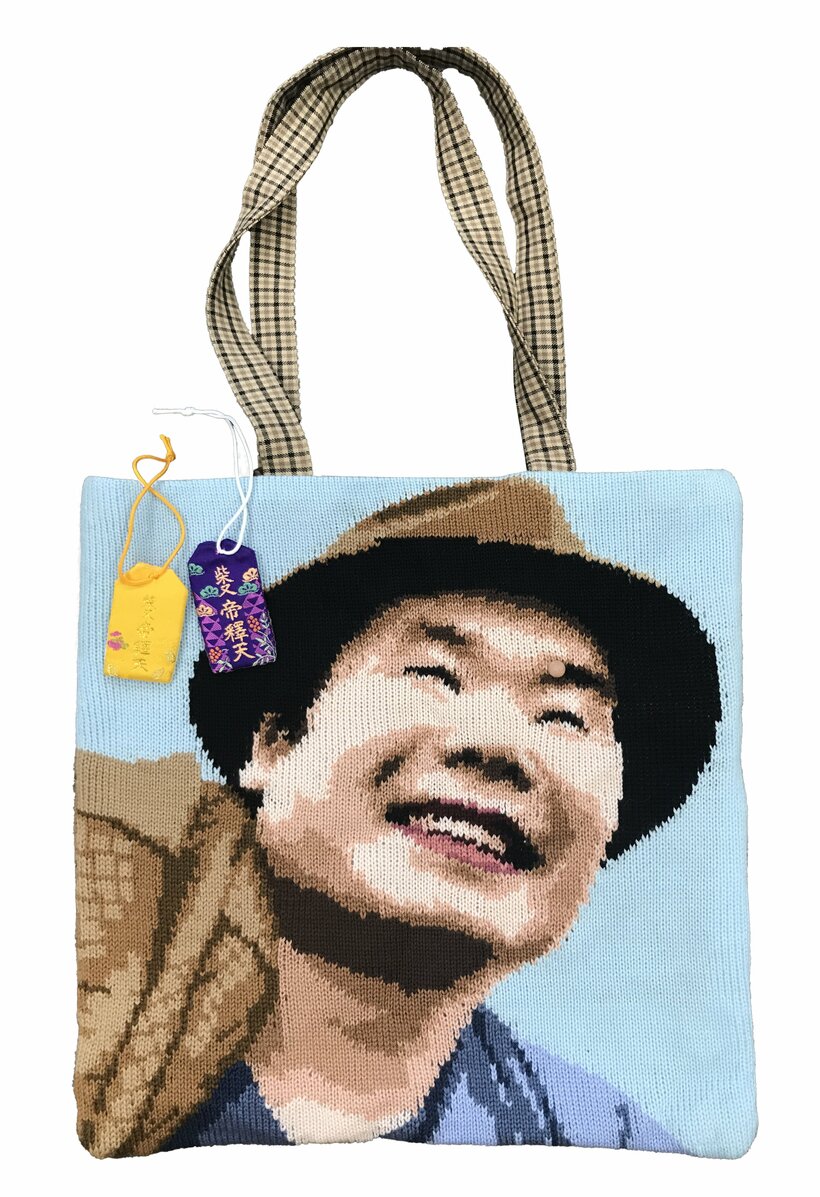 編み物☆堀ノ内：あみもの☆ほりのうち／１９６７年生まれ。グラフィックデザイナーとして活動後、２０１２年から「編み物☆堀ノ内」名義でニット作家としてセーターやバッグを製作。別名、狂い編みサンダーニット（写真：本人提供）