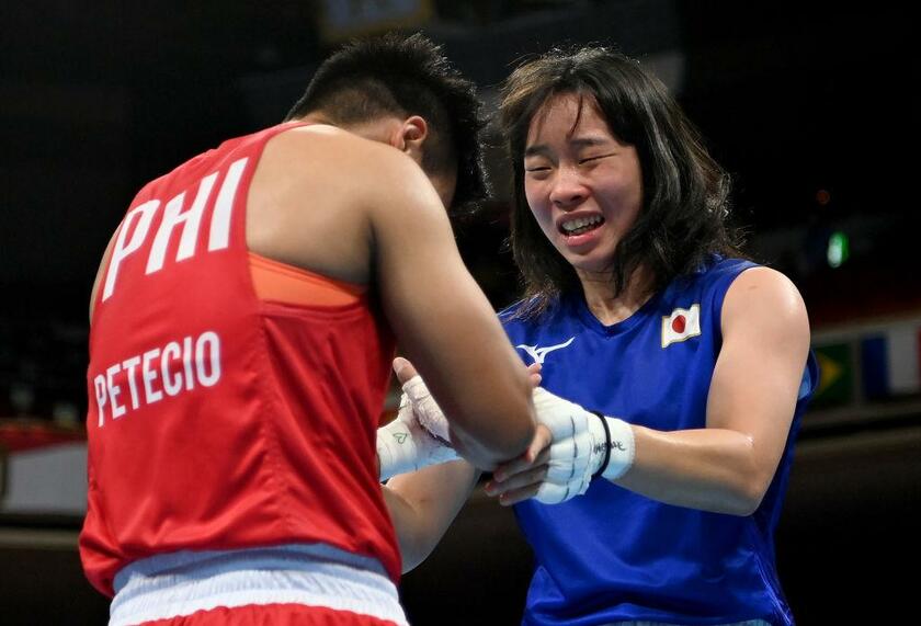 金メダルを獲得した入江聖奈（右）（gettyimages)