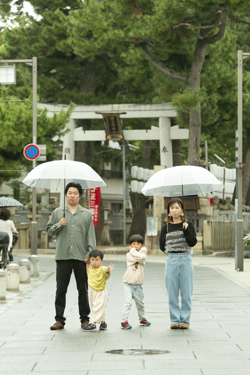 (右から)福田まゆみさん、琥太郎くん、琳太郎くん、福田 健さん(撮影/MIKIKO)