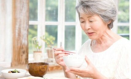 89歳女性「私の体はお米でできている」 楽しみは軽くよそったご飯と少しのおかず 　「かけがえがない」が9割 消費者の思い