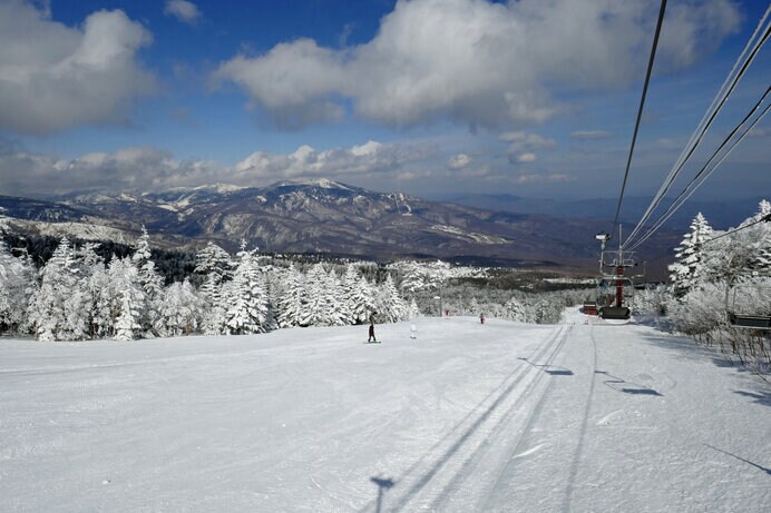 高い圧雪技術があるので人工雪でも滑りやすいスキー場