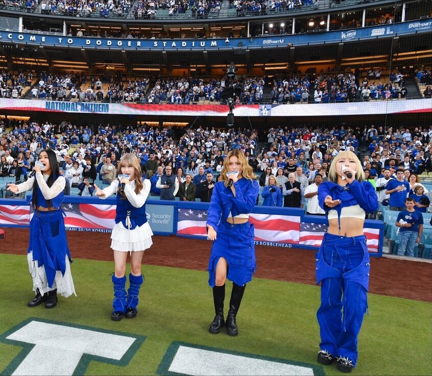 4月28日(現地時間)、ドジャースタジアムで行われたMLB公式戦で米国国歌を斉唱。デビュー前の日本人アーティストとして異例の快挙だった(写真/事務所提供)
