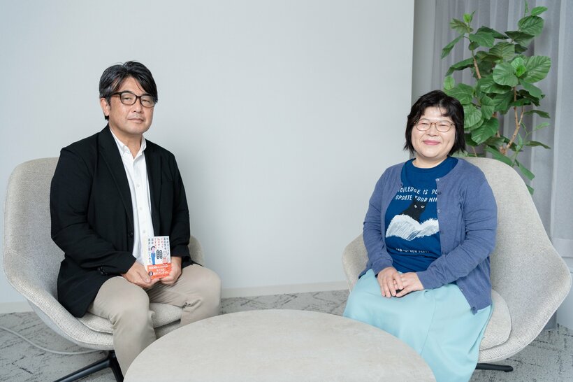 安田浩一さん（左）と和田靜香さん（撮影／朝日新聞出版写真映像部・和仁貢介）